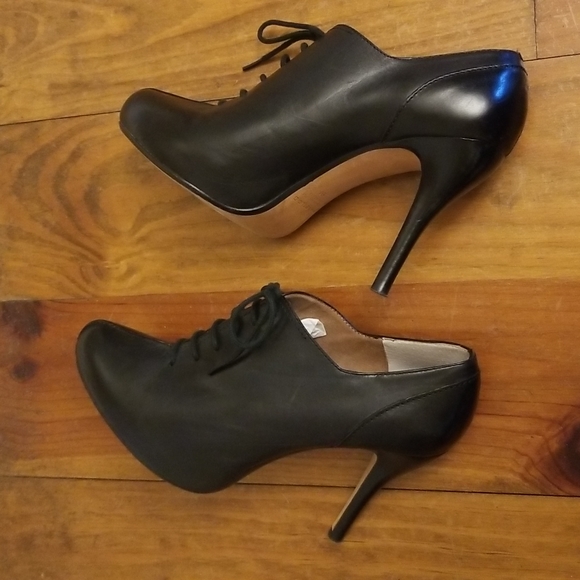 Max Studio black leather shoes. Size 8. EUC - Picture 5 of 8